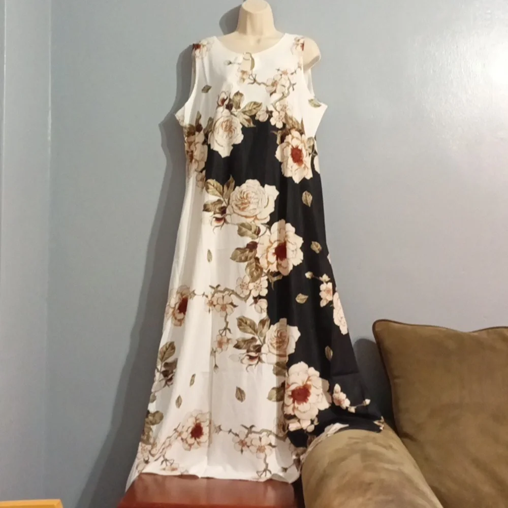 White & black floral print Maxi dress size 2XL new in package - Picture 6 of 17